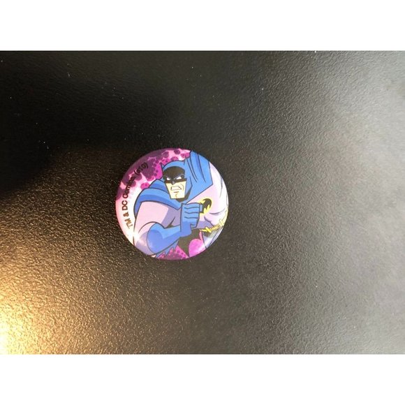 TM & DC Comics Batman Pin/Magnet - Picture 11 of 12